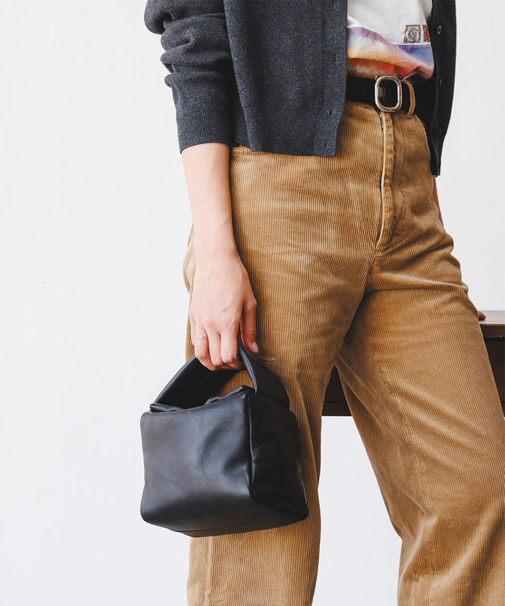 Bucket Baggage Puff Cube Small ハンドバッグ AMAN ONLINE