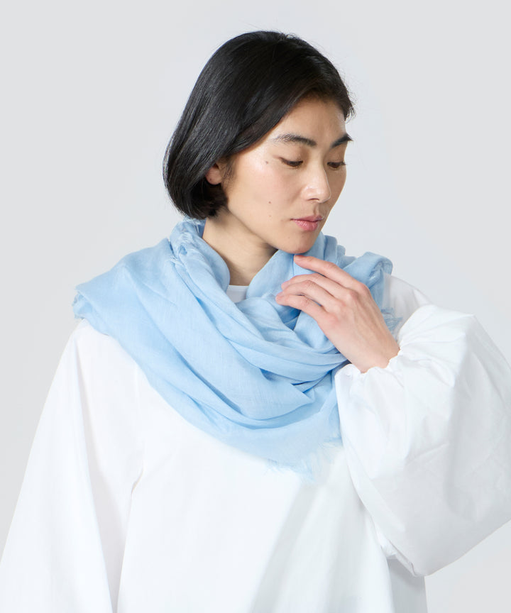 リネンモダールシルクメランジュ ソリッドスクエアストール Patriot Blue (ライトブルー)