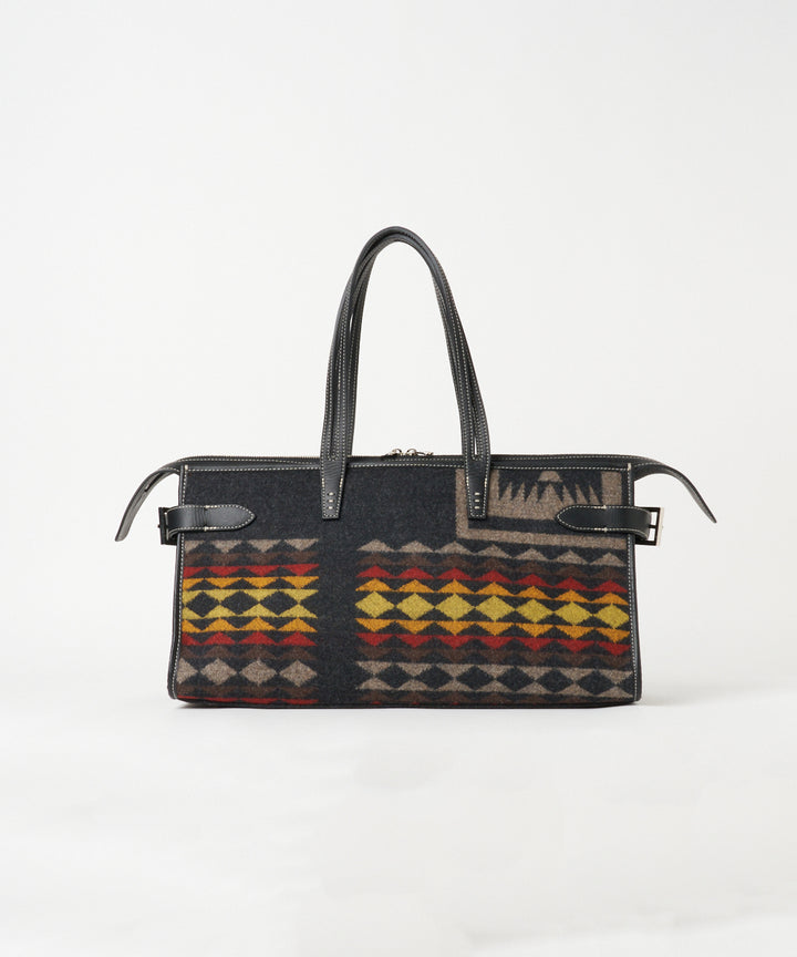 A VACATION | SABRINA L PENDLETON HARDING WILLA - アマンオンライン