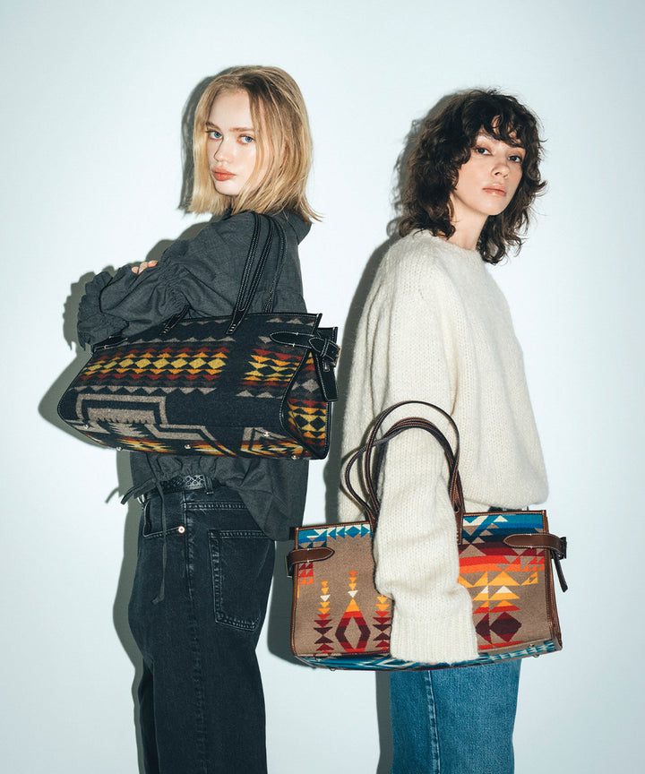 A VACATION | SABRINA L PENDLETON PILOT ROCK - アマンオンライン