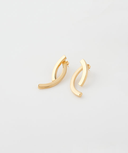 SWING CURVE ピアス GOLD (ゴールド)