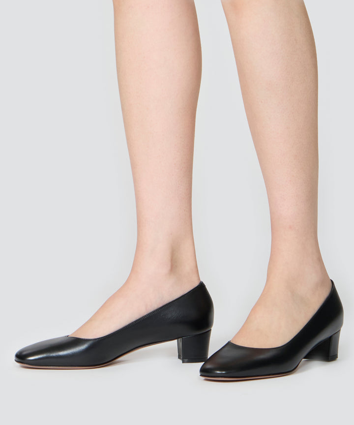 PELLICO | スムースパンプス 4.0cm BLACK - アマンオンライン