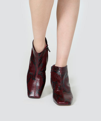NORA ショートブーツ 3.0cm PYTHON WINE
