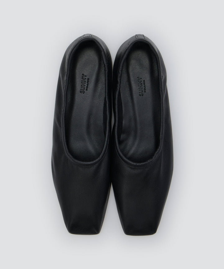 PELLICO ブラック フラットシューズ PELLICO ブラック フラットシューズ PELLICO(ペリーコ)｜【ELLE