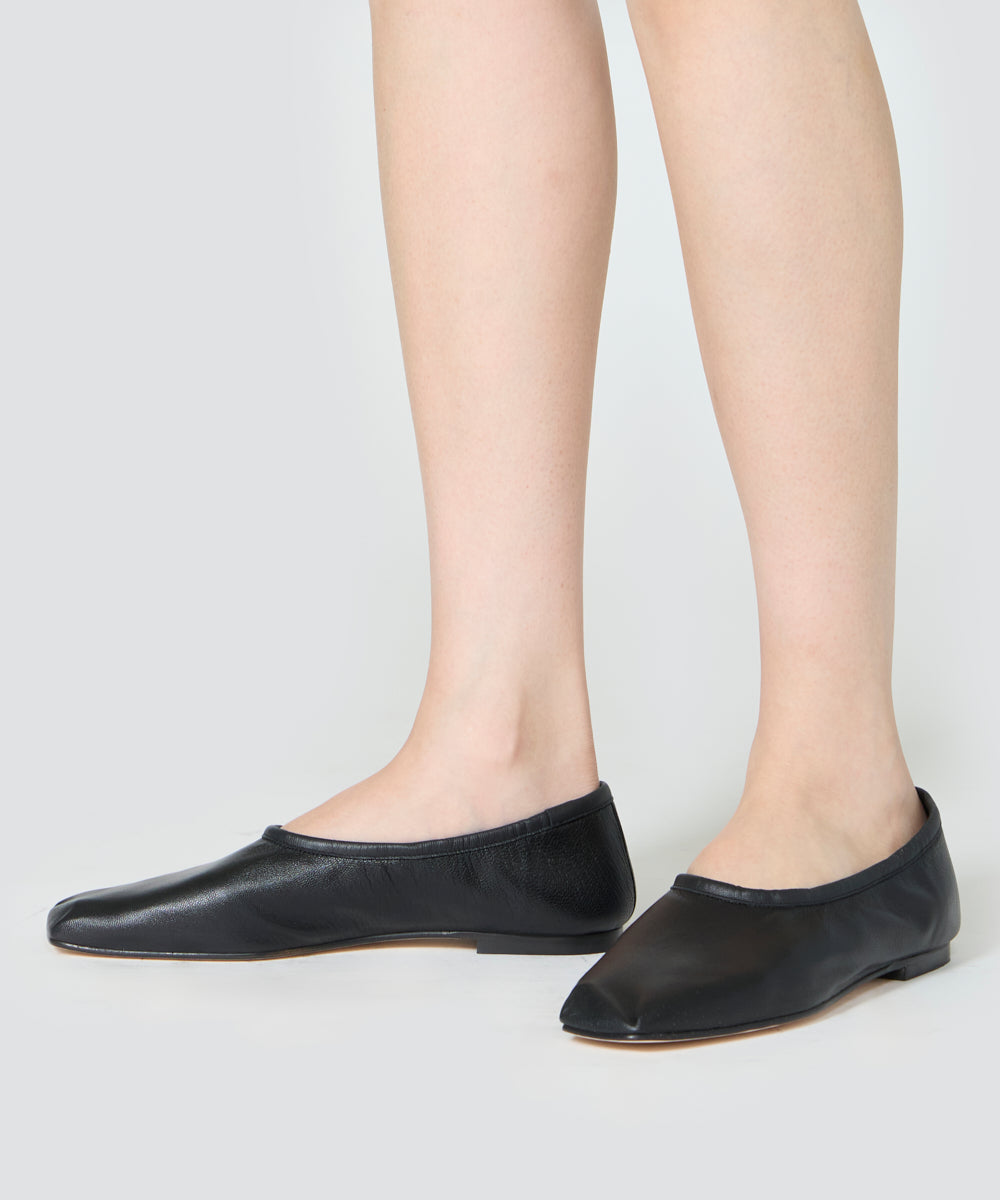 ESPIGA スムースレザー フラットシューズ 1.0cm BLACK