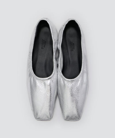 ESPIGA シュリンクメタリック フラットシューズ 1.0cm SILVER